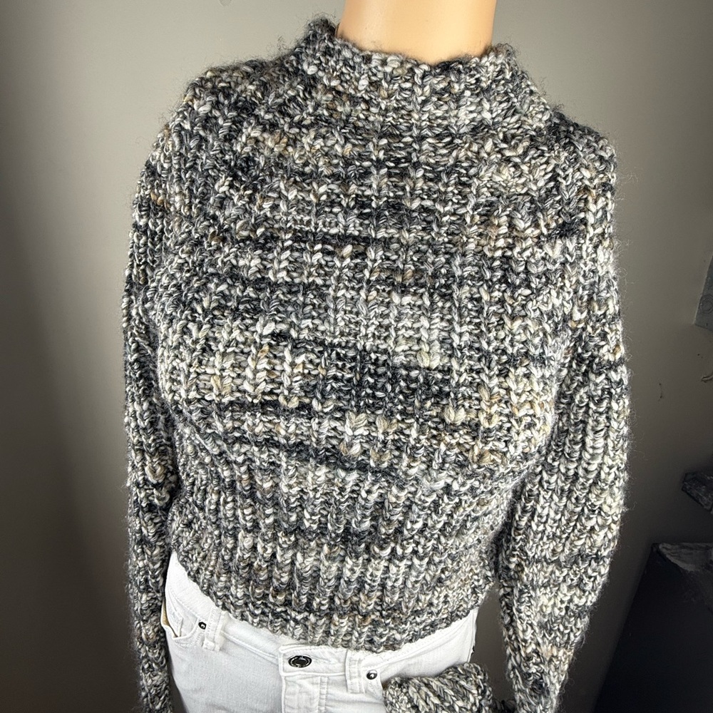 Wilfred Cropped Knit Sweater in Gray and Cream